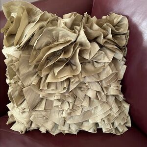 Pier 1 green ruffled accent pillow, 13” x 13”